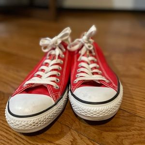 🚫SOLD🚫Red Converse Low Top Size 9.5